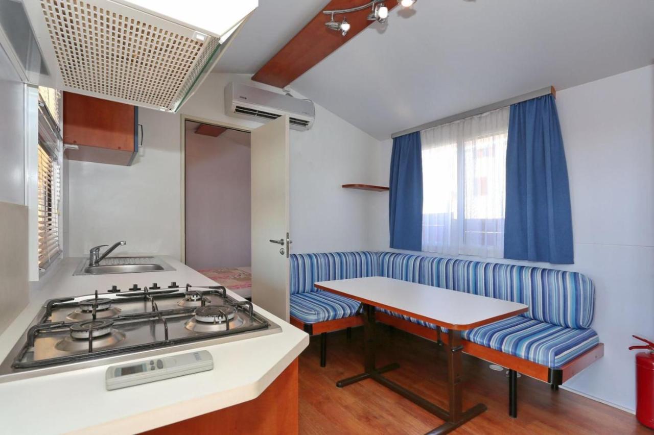 Poolside Mobile Home Turanj Exterior foto
