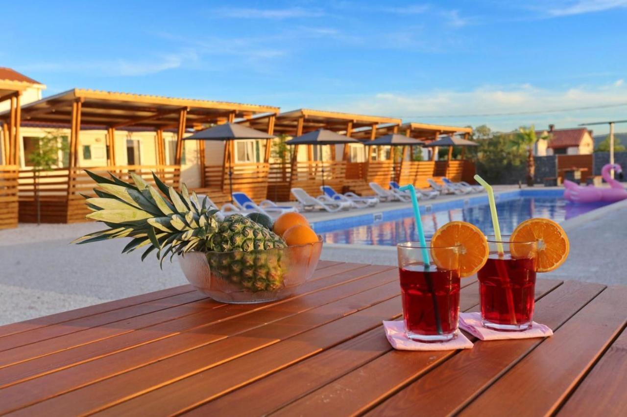 Poolside Mobile Home Turanj Exterior foto